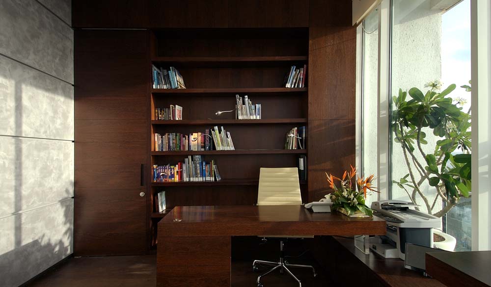 Wooden small office interior design with bookshelves for home office setup – Beautiful Homes