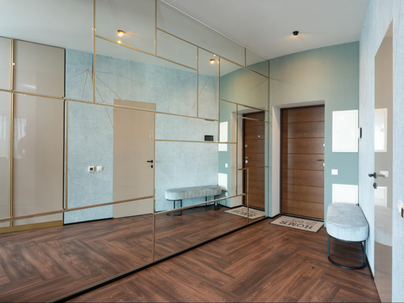 Hallway design with mirror décor - Beautiful Homes