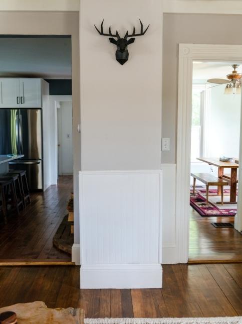 Creative pillar decoration in living room - Beautiful Homes