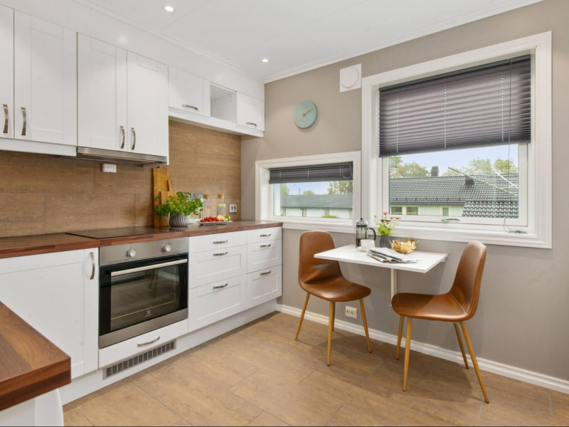 Backsplash window design for your kitchen interiors - Beautiful Homes